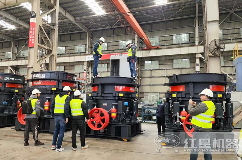 客戶來廠參觀圓錐破 客戶來廠參觀圓錐破